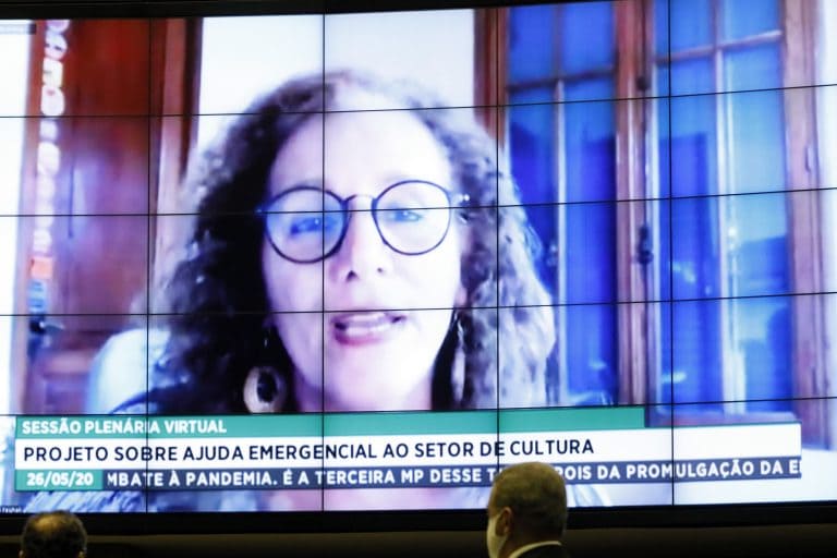 Câmara aprova R$ 3 bi para setor cultural na pandemia
