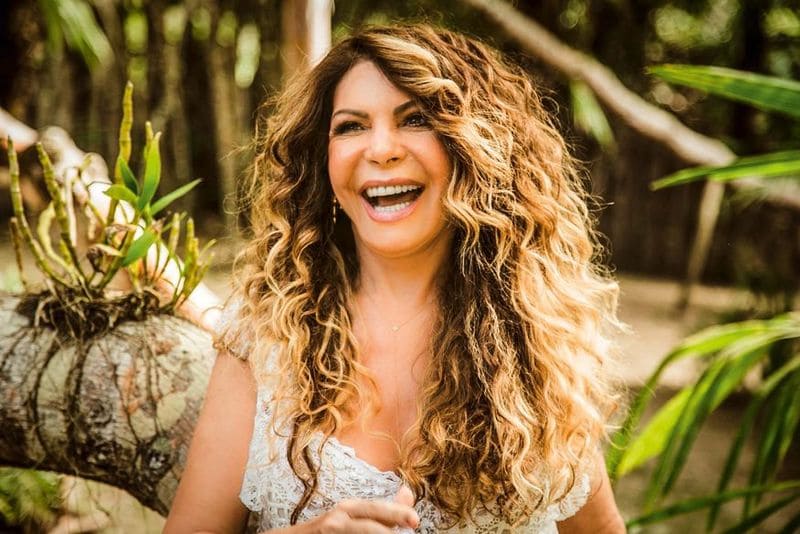Lives de hoje: Amanda Santi, Elba, Zeca Baleiro, Fafá de Belém e mais