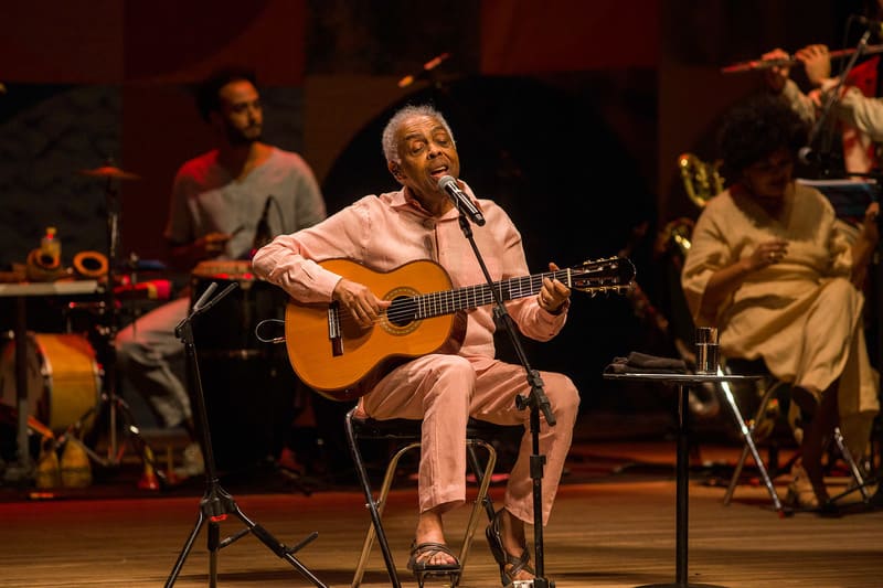 Gil, Titãs, Gusttavo Lima, Rita Benneditto e outras lives de hoje