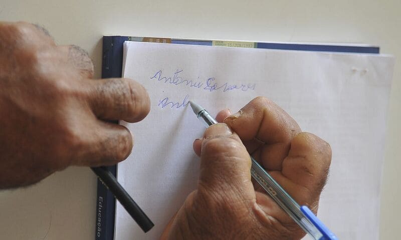 Só o Nordeste não reduziu taxa de analfabetismo