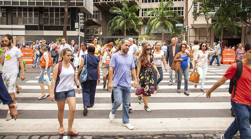 Brasil tem 211,8 milhões de habitantes, estima o IBGE