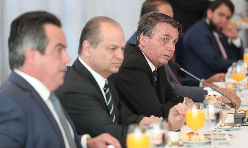 Governo prorroga auxílio de R$ 300 até o fim do ano