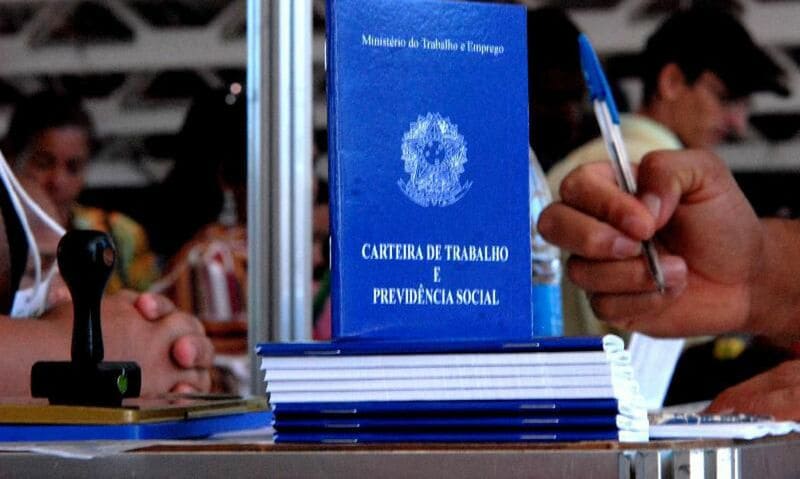 Medo do desemprego é maior entre mulheres e jovens, diz CNI