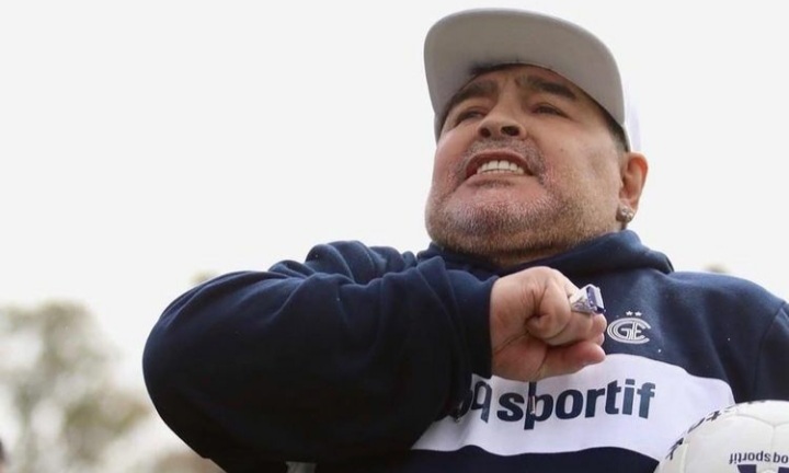 Diego Maradona morre na Argentina aos 60 anos