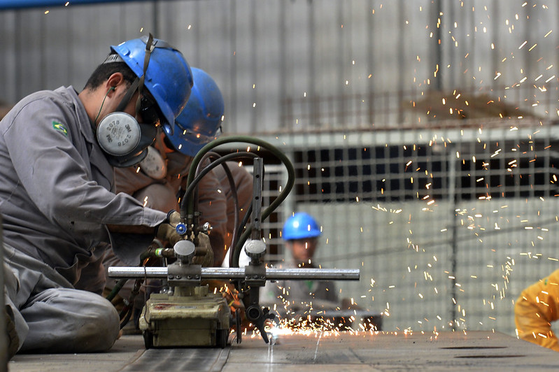 Produção industrial cresce em 11 locais em setembro, diz IBGE