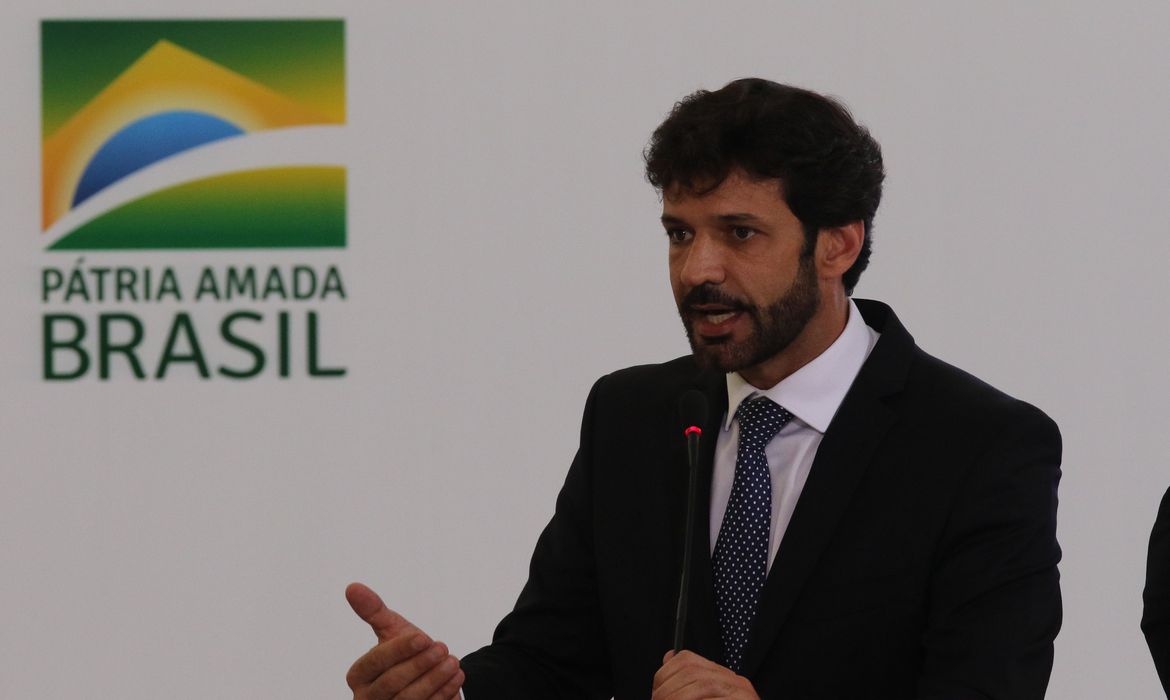 Ministro do Turismo cai e Gilson Machado assume