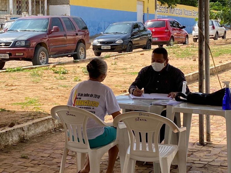 Prefeitura não tem sede e prefeito despacha em tenda improvisada