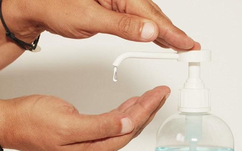 Exagerar no álcool em gel não é o caminho, diz estudo