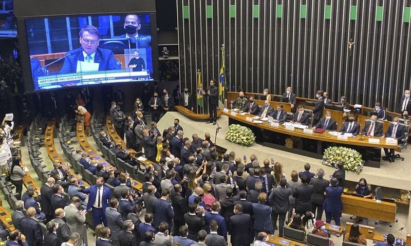 Bolsonaro pede aprovação de reformas em texto ao Congresso