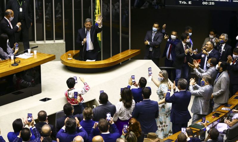 Sem acordo, Lira cria comissão para discutir PEC da imunidade