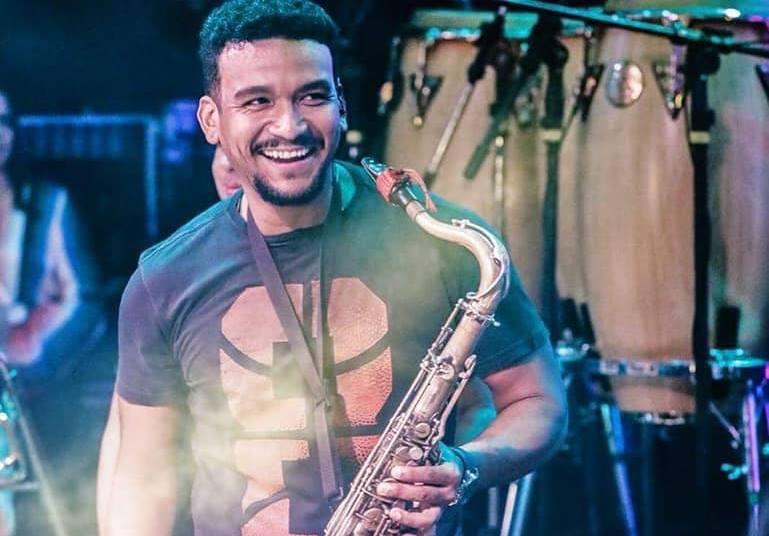 Músico participa de bate papo com alunos do projeto Banda Escola