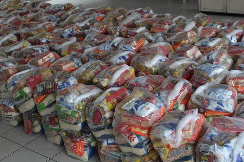 Prefeitura entrega 1,3 mil cestas básicas para famílias carentes