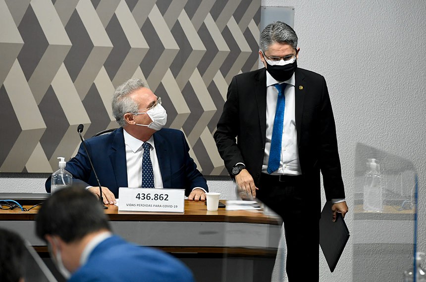 CPI quer a quebra sigilos do vereador Carlos Bolsonaro