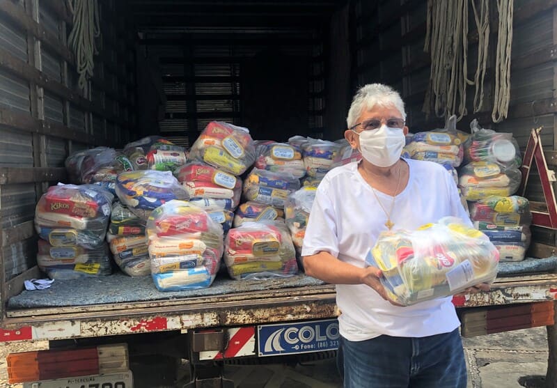 Teresina Shopping entrega mais uma tonelada de alimentos