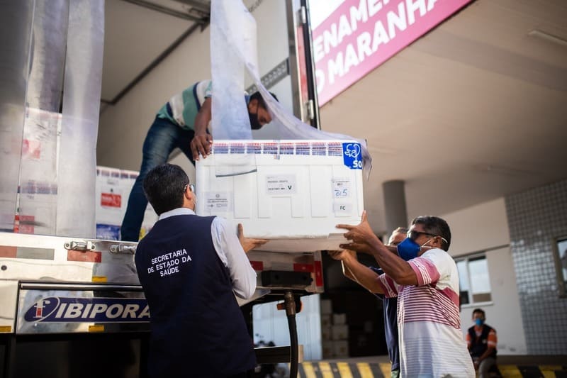 Maranhão recebe 300 mil doses extras de vacina contra covid-19