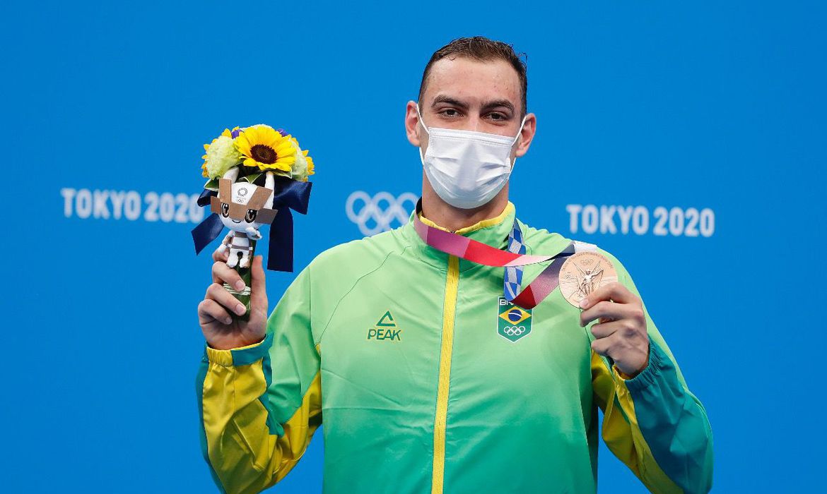 Fernando Scheffer ganha medalha de bronze na natação