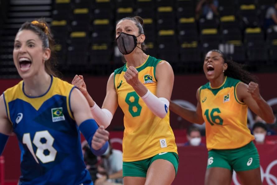 Vôlei feminino do Brasil derrota russas de virada e vai à semifinal