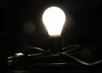Aneel cria nova taxa extra e conta de energia elétrica sobe 50%