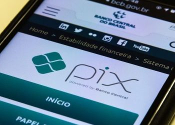 Para evitar golpes, Pix terá limite de R$ 1 mil para saques à noite
