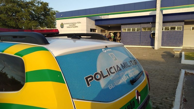 Polícia faz operação para prender acusados de crime contra mulher