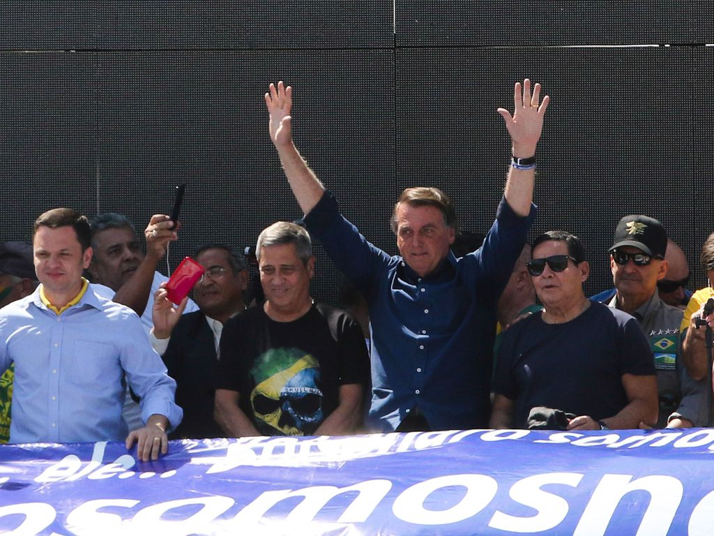 Bolsonaro faz ataques ao STF e sistema eleitoral