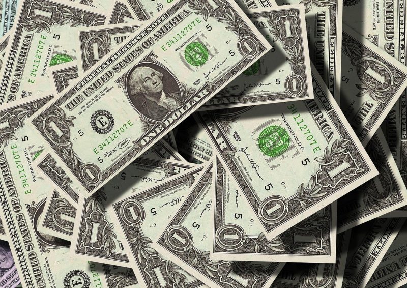 Dólar fecha com maior alta desde abril, custando R$ 5,537