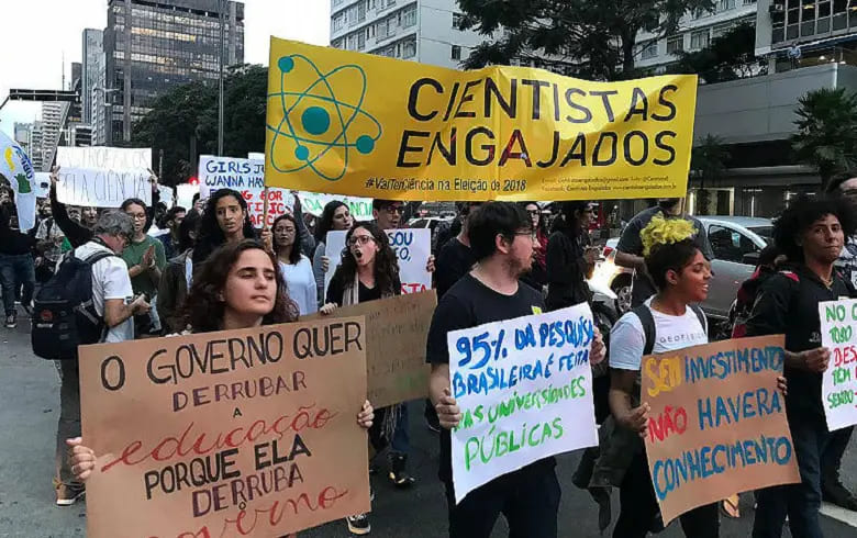 Entidade convoca cientistas e pós-graduandos para ato contra corte na ciência