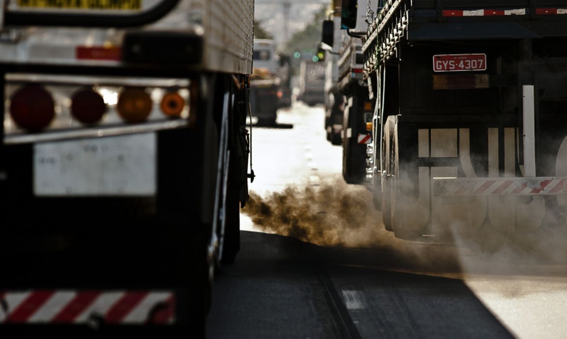 Brasil promete reduzir emissões de gases pela metade até 2030
