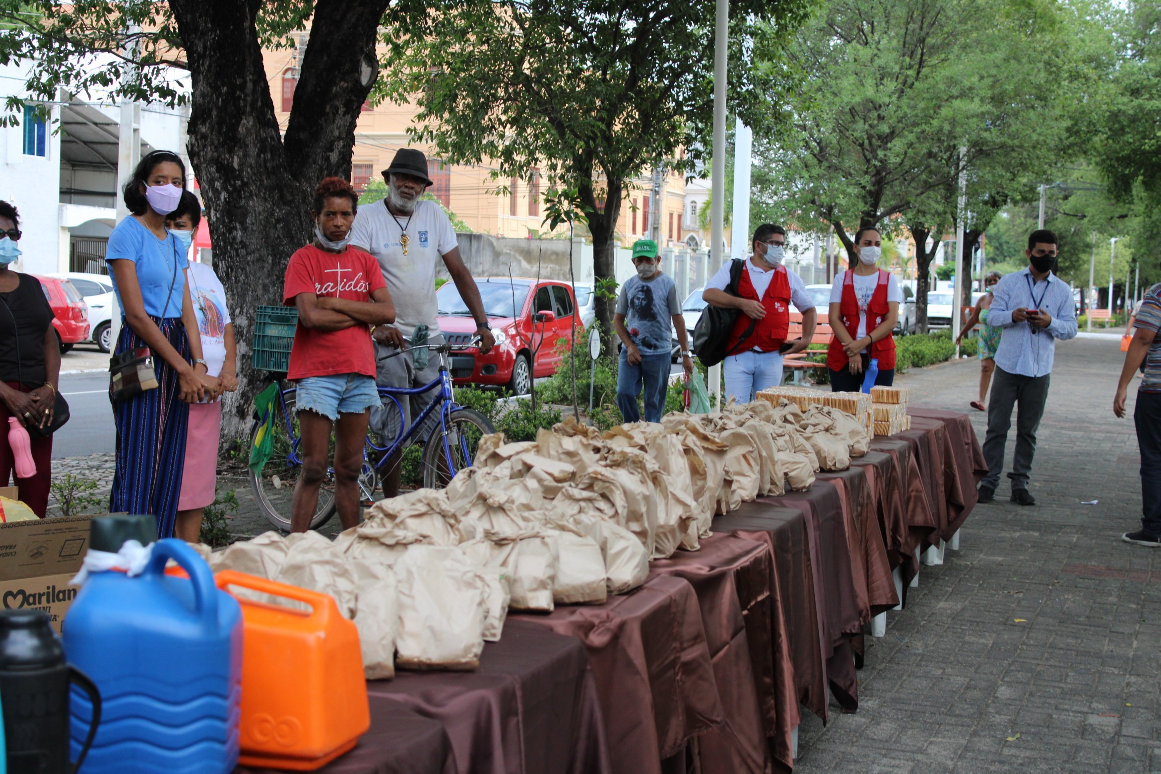 Igreja arrecada material de higiene para moradores de rua