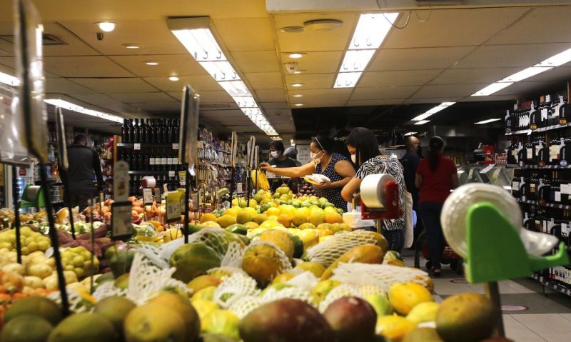 Cesta básica de alimentos sobe mais no Norte e Nordeste