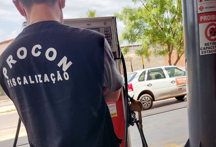 Procon de Timon autua postos de combustíveis após aumento