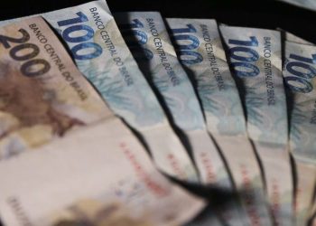 Trabalhadores já podem sacar abono salarial esquecido