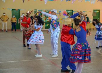 Arraiá do CAPS II em Piripiri teve apresentação dos alunos do CEM Irmã Ângela