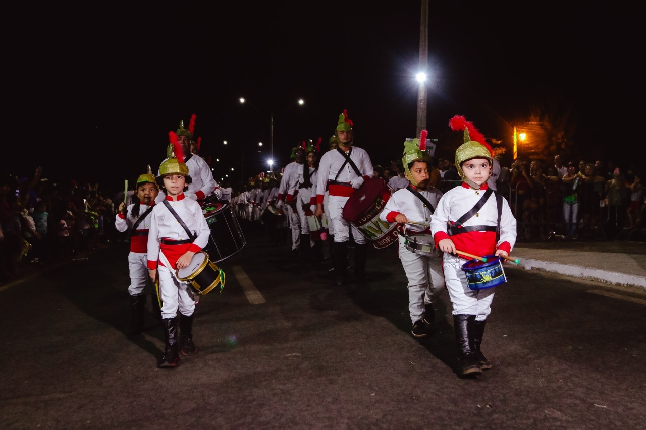 Desfile de 7 de Setembro reúne milhares de pessoas em Piripiri