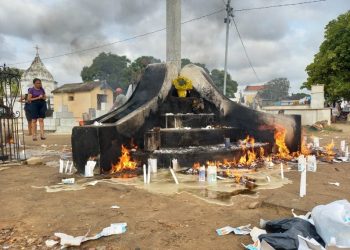 Cemitérios abrem cedo para visitação de Finados