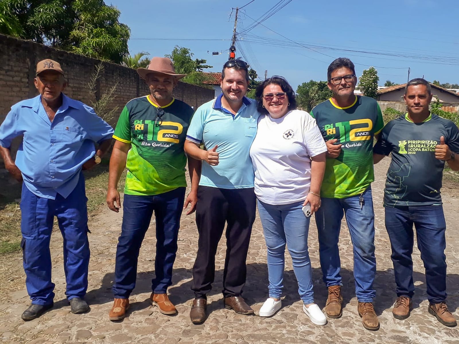Prefeita acompanha trabalho de equipes no Grande Mutirão de Limpeza no centro de Piripiri