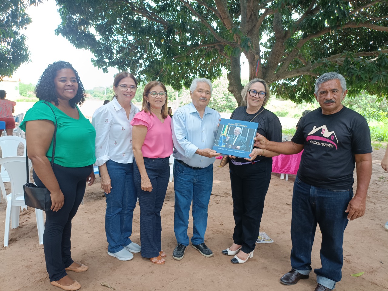 Elmano Ferrer participa de evento do Programa Terapêutico na Casa de Ester