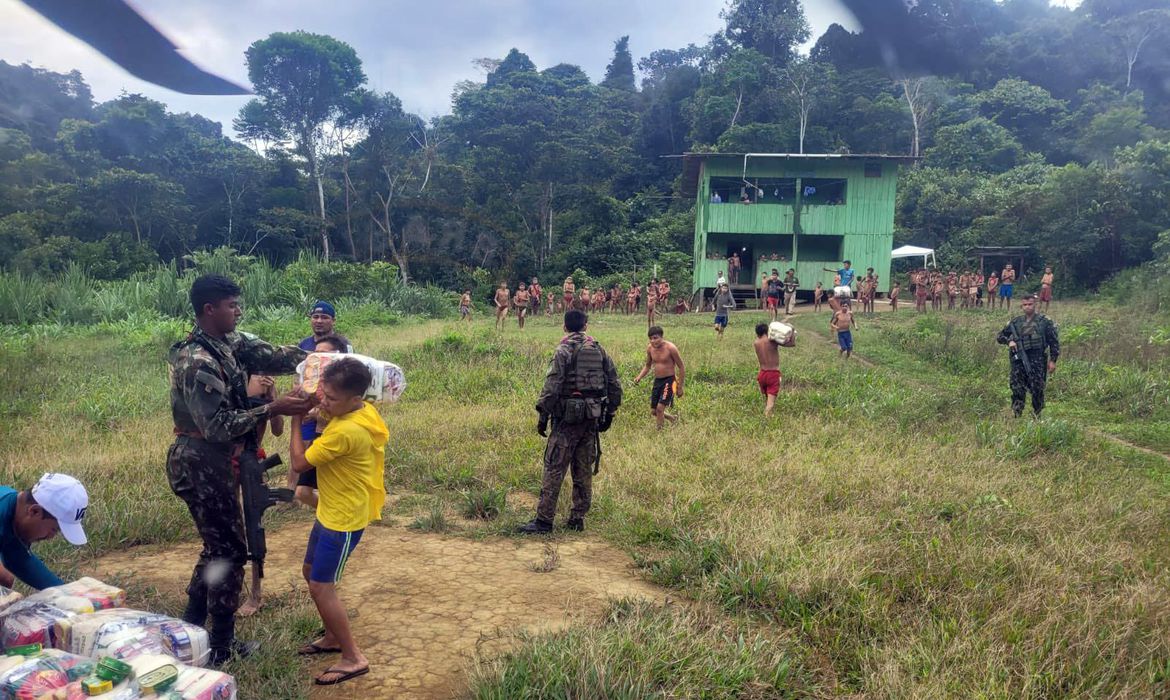 Governo distribui 4 toneladas de alimentos na Terra Yanomami