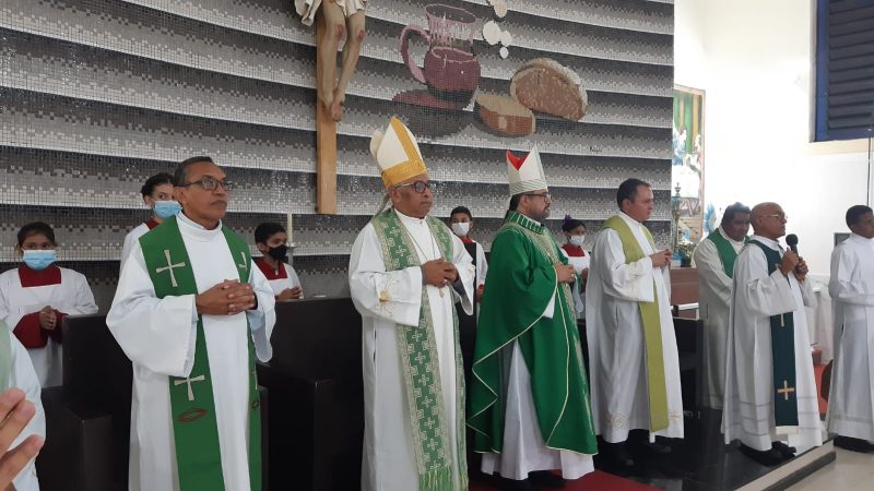 Frei Leandro participa de missa com presença do novo arcebispo de Teresina
