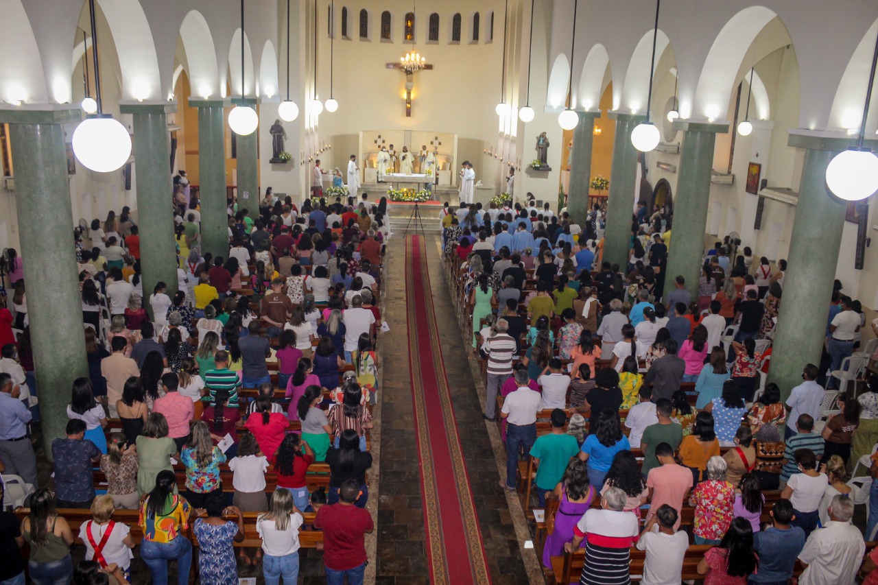 Missa solene abre Ano Jubilar pelos 70 anos dos Franciscanos em Piripiri