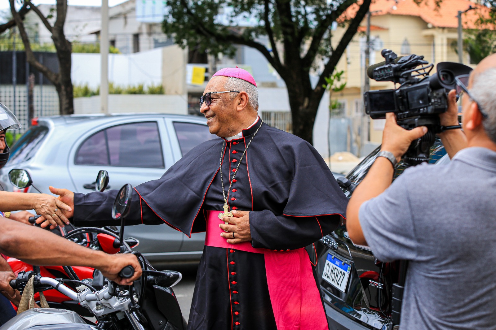 Antes da posse, novo arcebispo de Teresina é recebido com carreata