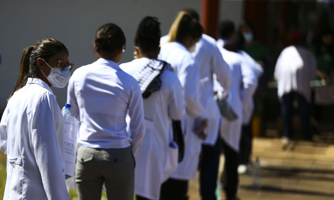 Piauí tem 5,7 mil médicos e 4,5 mil trabalham na capital