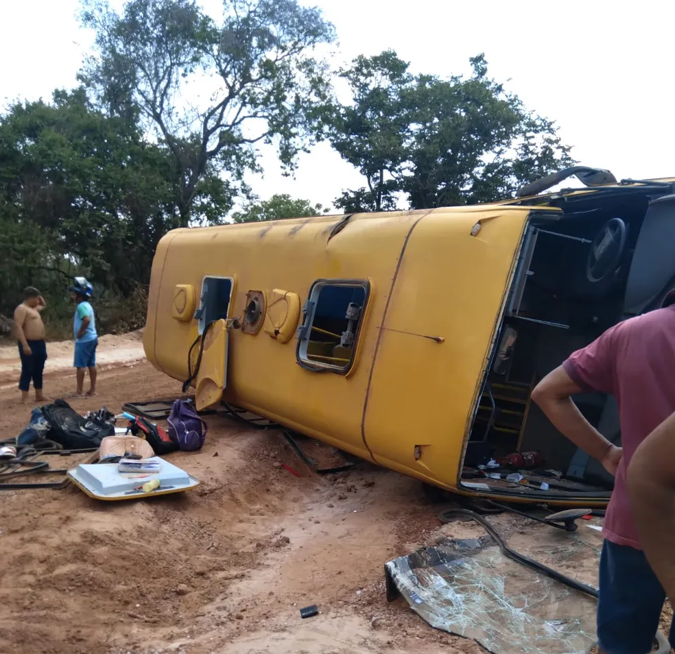 Aluna de 12 anos morre em acidente com ônibus escolar em José de Freitas