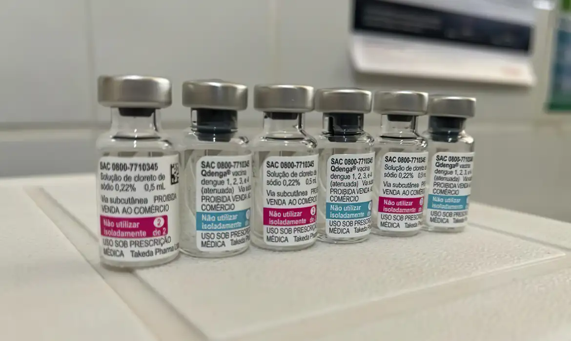 Vacinação contra dengue vai priorizar pessoas de 6 a 16 anos