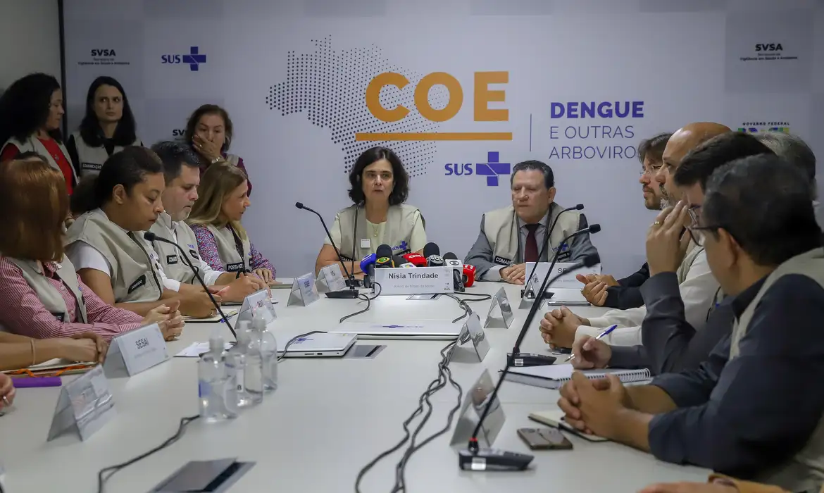 Saúde estuda ampliar oferta da vacina contra dengue