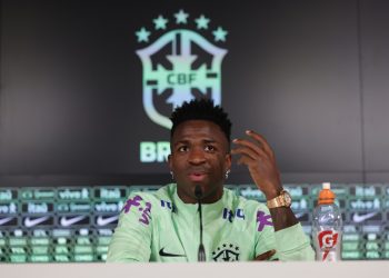 Em entrevista, Vini Jr fala de racismo, chora e diz: por mim, já teria desistido