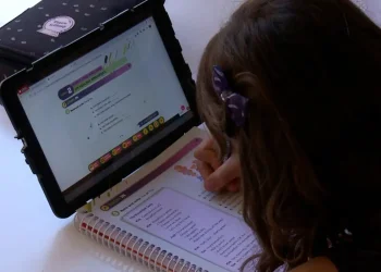 Estudantes pobres vão receber chips para acesso à internet