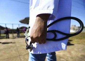 MEC notifica universidades que têm cursos de medicina sem autorização