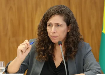 Ministra da Gestão fala sobre o adiamento do concurso público