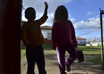 Leis de proteção às crianças enfrentam cultura de violência